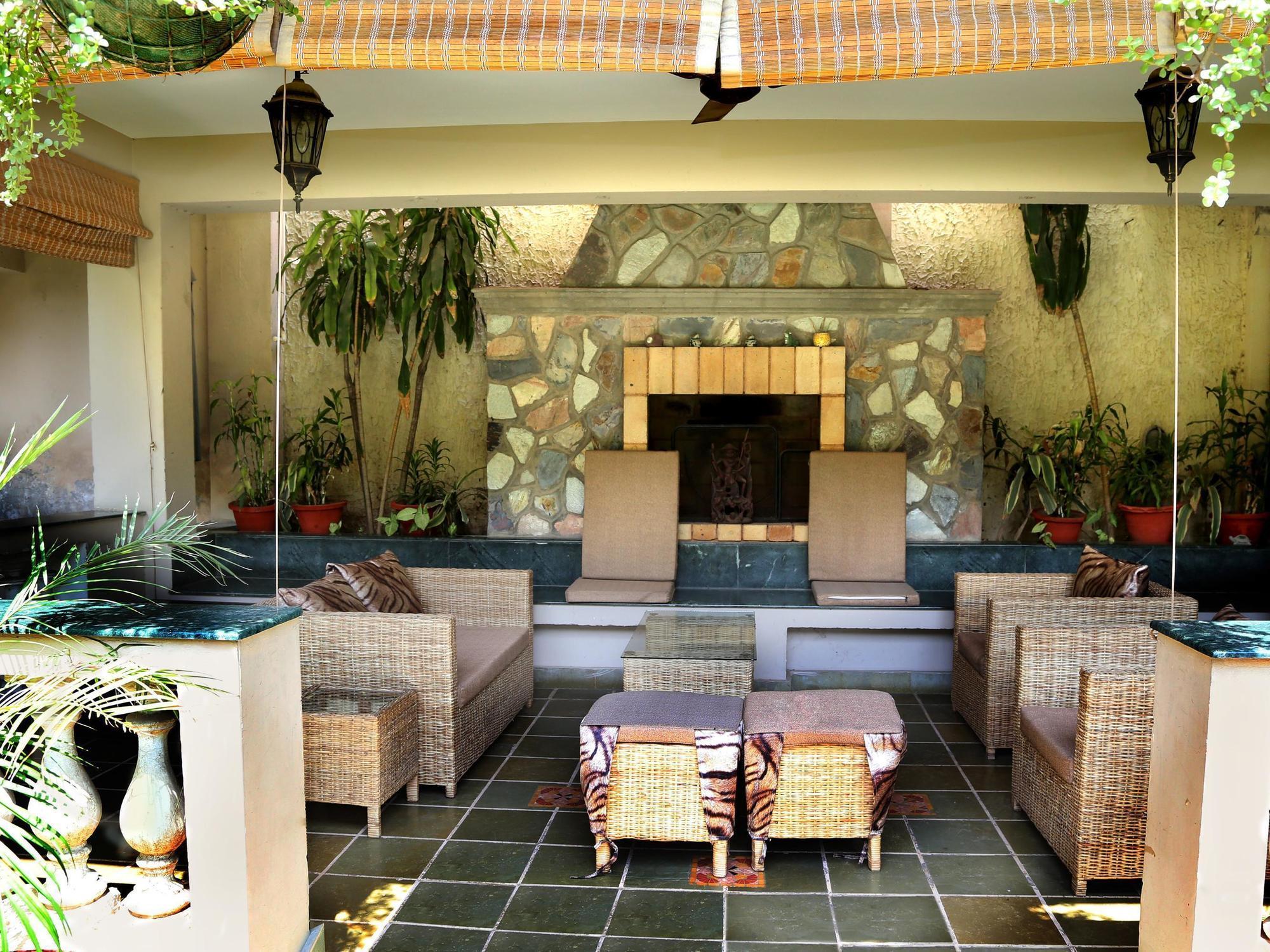 The Estate Villa New Delhi Exteriör bild